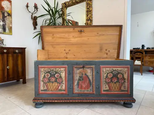 Urige handbemalte Mariazeller Bauerntruhe Truhe Landhaustruhe G2116