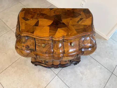 Prächtige geschweifte Barockstil Kommode Authentikum D1035