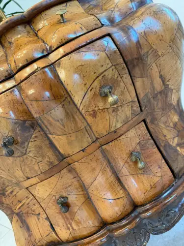 Prächtige geschweifte Barockstil Kommode Authentikum D1035