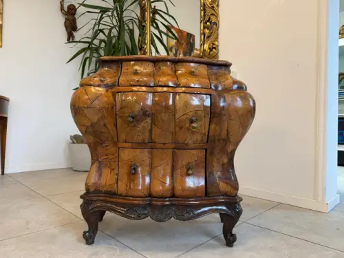 Prächtige geschweifte Barockstil Kommode Authentikum D1035