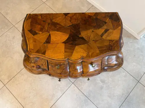 Prächtige geschweifte Barockstil Kommode Authentikum D1035