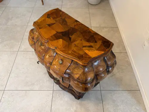 Prächtige geschweifte Barockstil Kommode Authentikum D1035