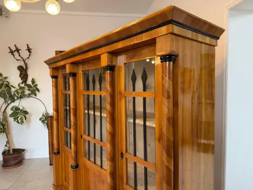 Biedermeier Vitrine  Bücherschrank Restauriert Nussbaum SALE D2295