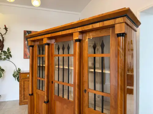 Biedermeier Vitrine  Bücherschrank Restauriert Nussbaum SALE D2295