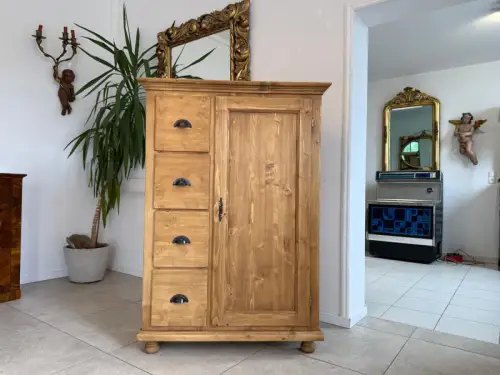 Bäuerlicher uriger Brotschrank Almerschrank Speiskasten Bauernkasten D2461