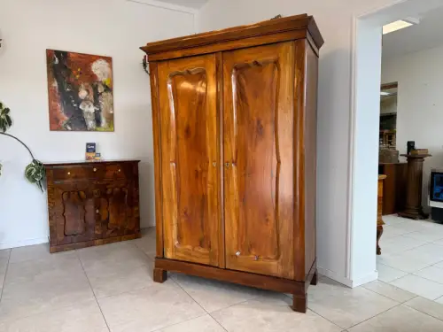 Originaler Biedermeier Schrank mit Nussholz-Furnier Kleiderstange D2467