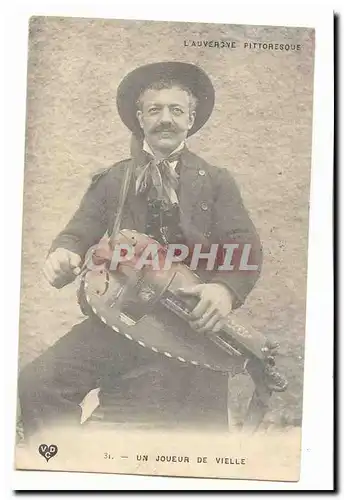 L'Auvergne pittoresque Cartes postales un joueur de vielle (musique) TOP