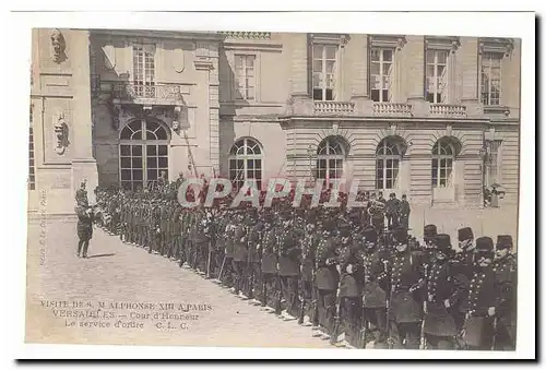 Visite de S M Alphonse XIII a Paris Cartes postales versailles Cour d&#39honneur Le service d&#39ordre
