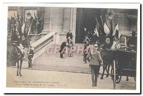 Visite de S M Aphonse XIII a Paris Cartes postales Le Roi serre la main de M Lepine