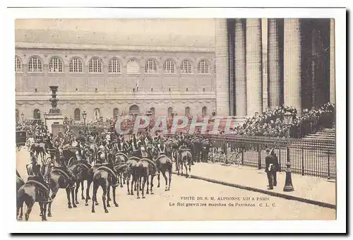 Visite de S M Aphonse XIII a Paris Cartes postales Le roi gravit les marches du Pantheon