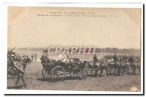 Visite de S M Alphonse XIII a Paris Cartes postales revue de Vincennes Le Roi de sa voiture salue la foule