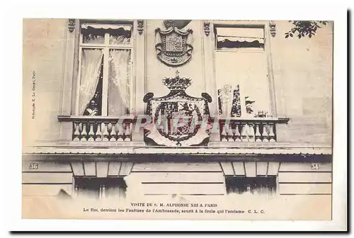 Visite de S M Alphonse XIII a Paris Cartes postales Le Roi derriere les Fenetres de l&#39ambassade sourit a la f