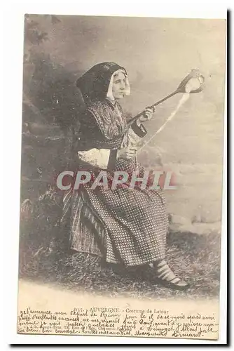 Auvergne Cartes postales Costume de Latour (fileuse)