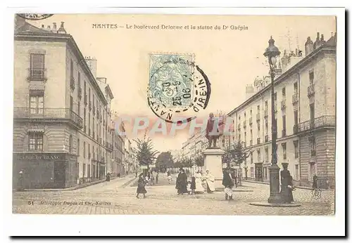 Nantes Cartes postales Le boulevard Delorme et la statue du Dr Guepin