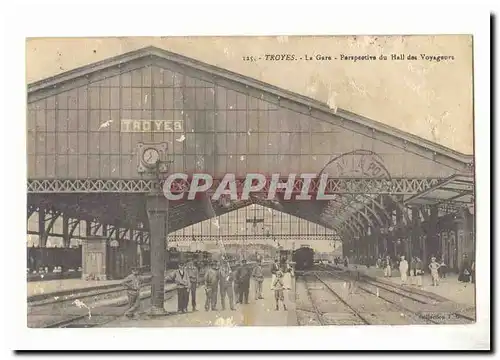 Troyes Cartes postales La gare Perspective du hall des voyageurs