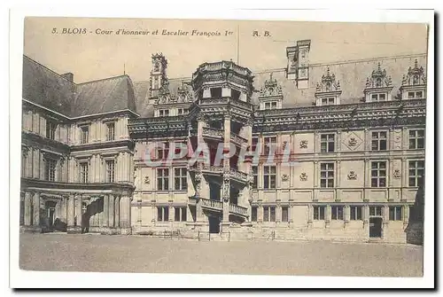 Blois Cartes postales Le chateau Cour d&#39honneur et escalier Francois 1er