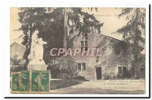 Domremy Ansichtskarte AK la maison de Jeanne d&#39arc et statue de Mercie