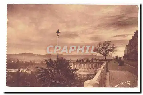 Pau Cartes postales Le boulevard des Pyrenees et les coteaux de Jurancon