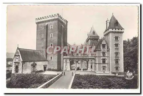 Pau Cartes postales moderne Le chateau Henri IV et sa cour d&#39honneur