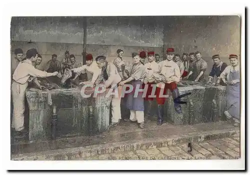 Cartes postales Militaria Les plaisirs de la caserne Le lavoir