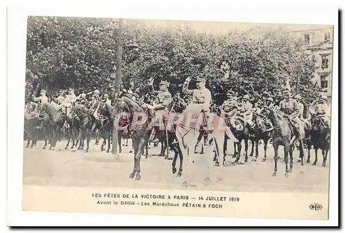 Les fetes de la victoire a Paris 14 juillet 1919 Cartes postales Avant le defile Petain et Foch (militaria)