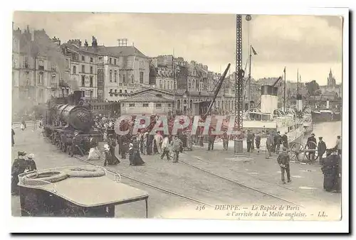 Dieppe Cartes postales Le rapide de Paris a l&#39arrivee de la malle anglaise (tres animee train)