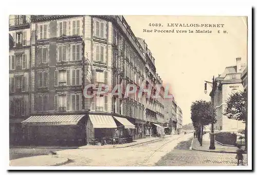 Levallois Perret Cartes postales Rue Poccard vers la Mairie (panneau Sage femme Cafe Biere de la Meuse)