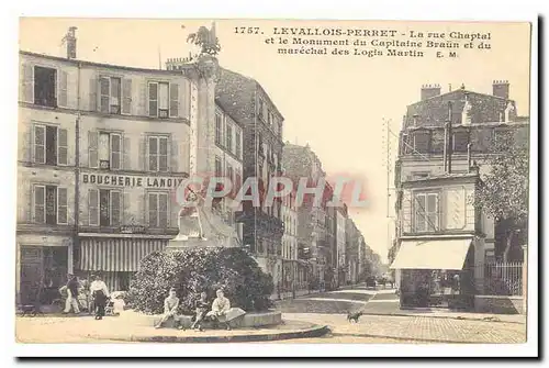 Levallois Perret Ansichtskarte AK La rue Chaptal et le monument du capitaine Braun et du marechal des logis Marti