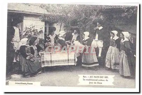 REPRODUCTION Au pays du sel Ansichtskarte AK Le traditionnel cadeau du jour de noce