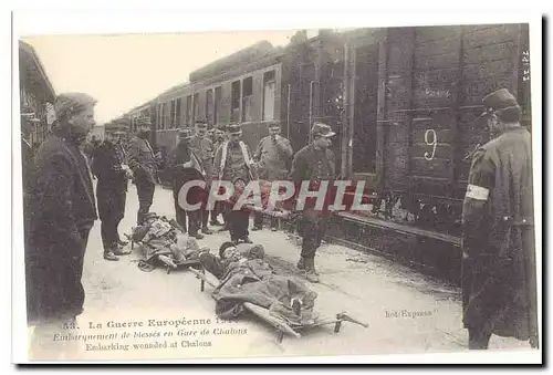 Embarquement de blesses en gare de Chalons Ansichtskarte AK TOP (militaria) train