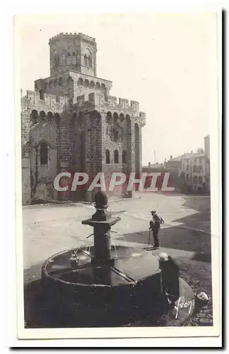 Royat Ansichtskarte AK L&#39eglise st Leger XIIe siecle et vieille fontaine