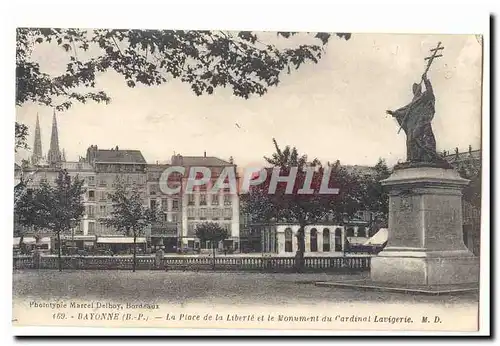 Bayonne Ansichtskarte AK La place de la Liberte et le monument du Cardinal Lavigerie