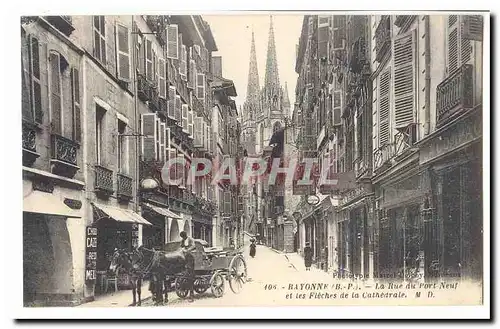 Bayonne Cartes postales La rue du Port neuf et les fleches de la cathedrale (animee)