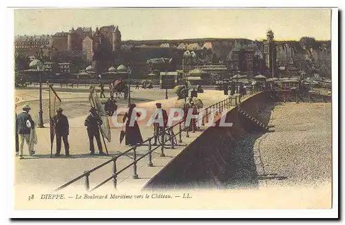 Dieppe Cartes postales Le boulevard Maritime vers le chateau (animee)