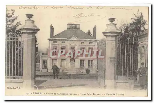 Troyes Ansichtskarte AK Entree de l&#39ancienne Pension Grand Saint Bernard Nouvelle caserne