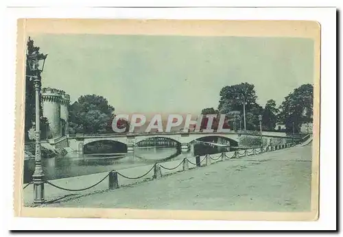 Verdun Ansichtskarte AK Pont et porte chaussee Monument aux enfants de Verdun