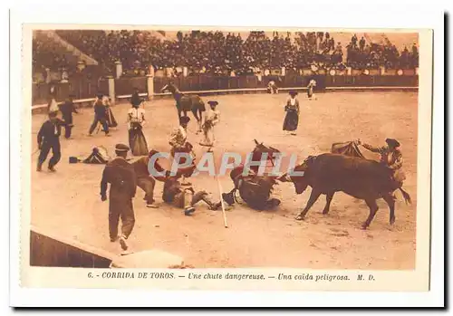 Corrida de Toros Ansichtskarte AK Une chute dangereuse Una caida peligrosa