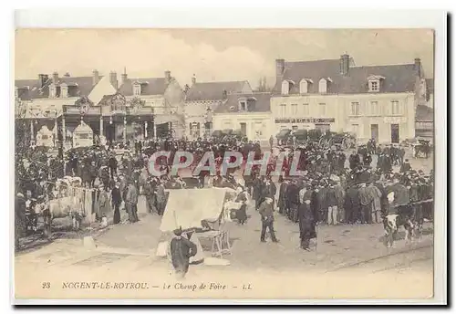 Nogent le Rotrou Ansichtskarte AK Le champ de foire (marche)