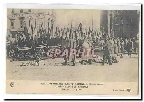 Saint Denis Cartes postales Explosion de Saint DEnis 4 mars 1916 Funerailles des victimes Devant l&#39eglise TOP