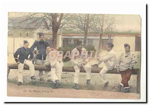 Cartes postales Au repos (militaires militaria) TOP