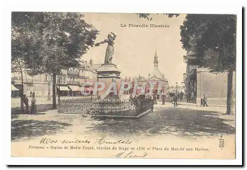 Peronne Cartes postales Statue de Marie Foure heroine du siege de 1536 et place du marche aux herbes