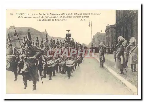 Guerre de 1914 Cartes postales La garde imperiale allemande defilant devant le Kaiser (Charleroi)