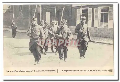 Cartes postales Capture d&#39un uhlan conduit a la caserne d&#39Amiens