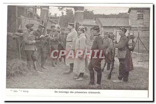 On interroge des prisonniers allemands Cartes postales (militaria)