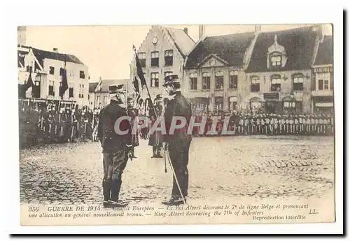 Guerre de 1914 Cartes postales Conflit europeen Le roi Albert decorant le 7eme de ligne Belge et prononcant une