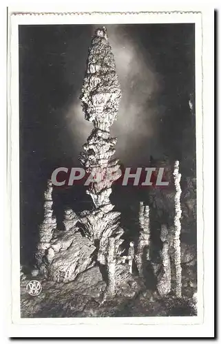 Aven d�Orgnac Cartes postales Jeu de lumiere sur une stalagmite en forme de Pomme de Pin