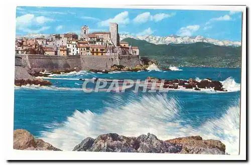 Antibes Cartes postales moderne La vieille ville et ses remparts Au fond les Alpes neigeuses