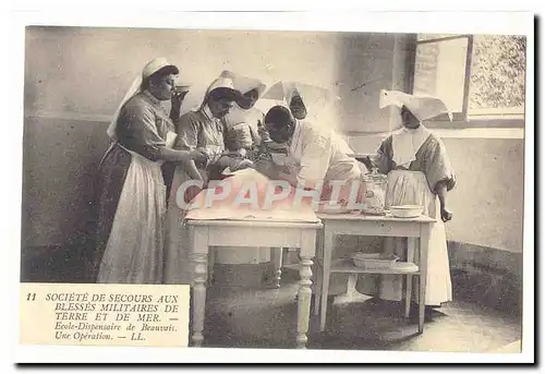 Beauvais Cartes postales Societe de SEcours aux blesses militaires de Terre et de mer Dispensaire de Beauvais Un