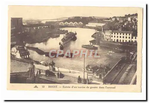 Brest Cartes postales Entree d&#39un navire de guerre dans l&#39arsenal (bateaux)