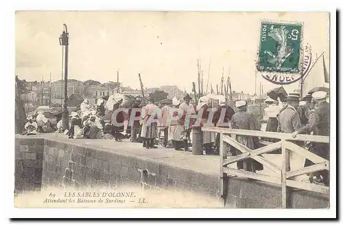 Les Sables d&#39Olonne Ansichtskarte AK Attendant les bateaux de sardines